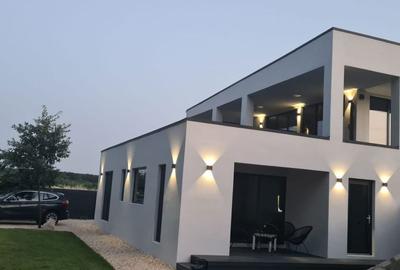 Casă cu 4 camere în Dumbrăveni - 1