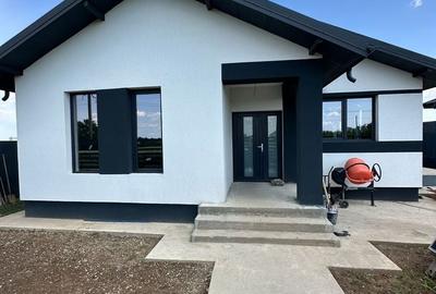 Casă cu 3 camere în Crevedia - 1