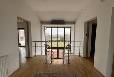 Birou, de 350 mp, în Europa - 18