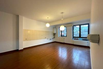 Apartament cu 3 camere semidecomandat în Fundeni - 2