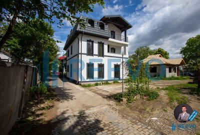 Casă de vânzare, centrală, pe str.  Oituz, Bacău - 1