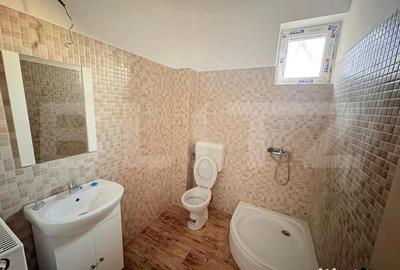Casă cu 9 camere cu Teren 16351 Mp în Sud