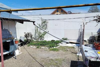 Casă cu Teren 250 Mp în Central - 2