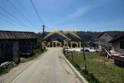 Casă cu 5 camere cu Teren 1990 Mp în Adunați - 9