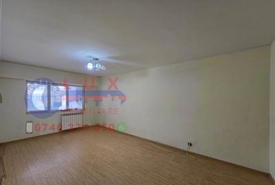 Spațiu comercial, de 60 mp, în Spitalului - 3