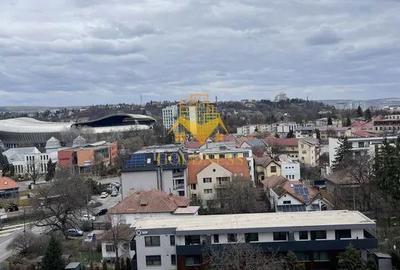 Apartament cu 3 camere, mobilat în Central