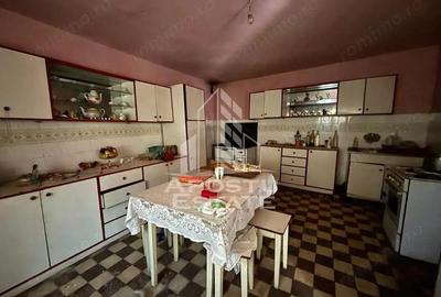 Casa cu 5 camere, 777 mp teren la MOLDOVA VECHE, ideal casa de vacanta - 2