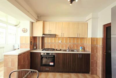 Apartament cu 3 camere decomandat, mobilat în Piața Centrală - 1