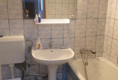 Apartament cu 3 camere semidecomandat, mobilat în Berceni - 7