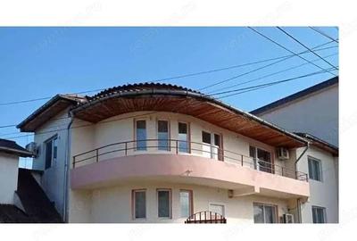 Casă cu 7 camere cu Teren 200 Mp în Mihai Bravu - 2