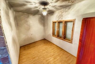 Casă cu 2 camere cu Teren 351 Mp în Sadu - 2