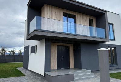 Casă individuală cu 4 camere cu Canalizare în Sânpetru - 1