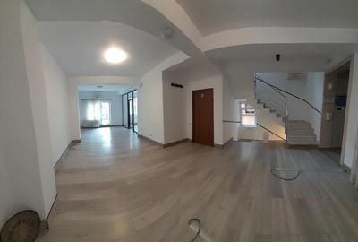 Casă individuală cu 12 camere cu Canalizare în P-ța Muncii - 1