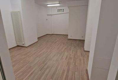 Spațiu comercial, de 289 mp, în P-ța Unirii - 5