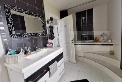 Casă cu 4 camere cu Teren 400 Mp în Central