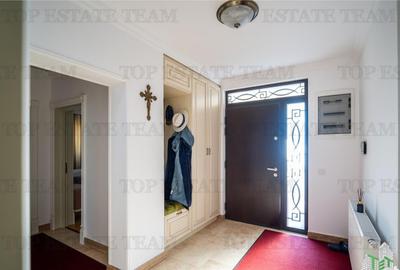 Casă cu 7 camere cu Teren 2854 Mp în Brănești - 2