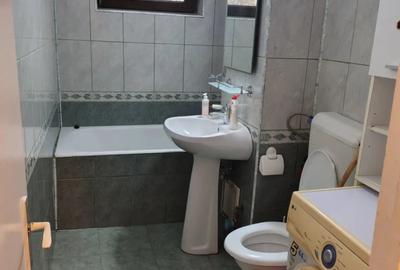 Inchiriez apartament cu 3 camere - 1