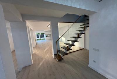 Vând casă superbă construită pentru uz personal 7 Camere, 5 Dormitoare - 3
