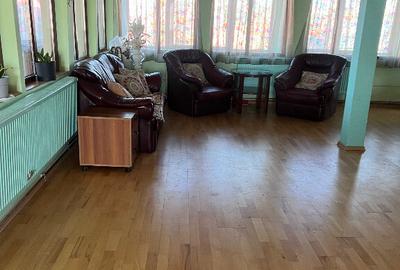 Casă cu 6 camere cu Canalizare în B-dul București - 2