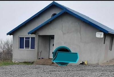 Casă cu 4 camere în Odaia Manolache