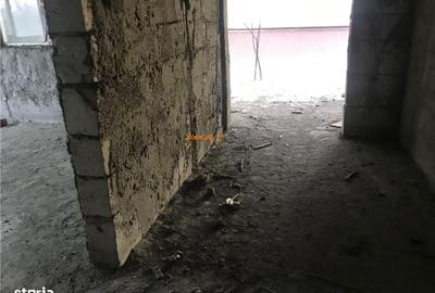 Casă cu 6 camere cu Garaj în Golești - 2