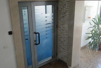 Spațiu comercial, de 239 mp, în Central - 8