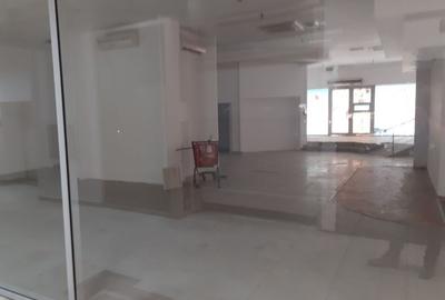 Spațiu comercial, 240 mp în P-ța Unirii