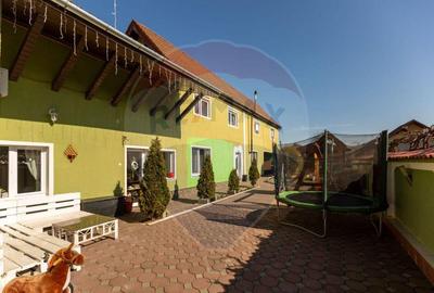 Casa SPATIOASA de vanzare in zona semicentrala - 1