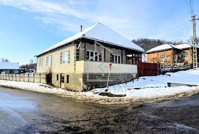 Casă cu 5 camere cu Teren 1200 Mp în Dragu - 9