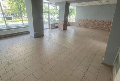 Spațiu comercial, de 141 mp, în Central - 4