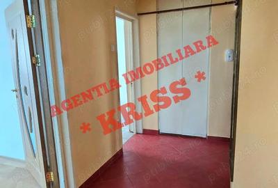 Apartament cu 3 camere semidecomandat în Calea București - 3