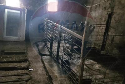 Casa / Vila cu 4 camere de vanzare - 1