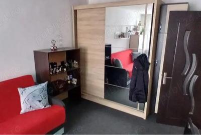 Garsonieră decomandată în Uzina 2 - 3