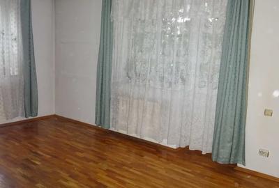 Casă cu 7 camere cu Teren 294 Mp în Rahova - 1
