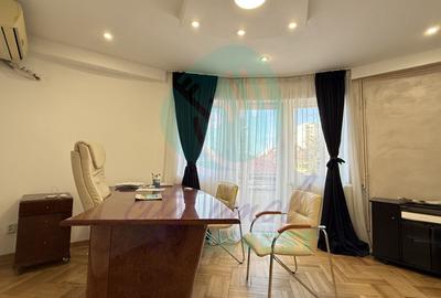Apartament cu 4 camere semidecomandat în P-ța Sfântul Ștefan