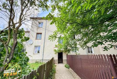 FILM! Apartament 2 camere,decomandat,cu garaj,1.400 mp teren,Let,Covasna - 1