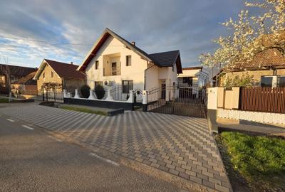 Casă cu 4 camere cu Teren 800 Mp în Botiz - 5