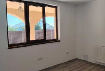 Casă cu 4 camere în Odaia Manolache - 8