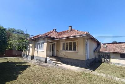 Casa cu 3 camere ?i o bucatarie de vara ?i 1300 mp teren Casa cu 3 camere ?i o bucatarie de vara ?i 1300 mp teren - 1