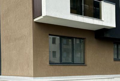 Apartament cu 3 camere decomandat în Tractorul