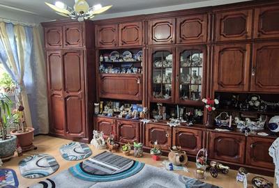 Apartament cu 4 camere decomandat în CET - 12
