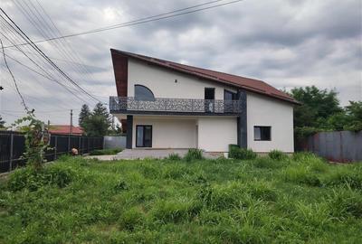 Casă cu 4 camere cu Teren 600 Mp în Lipănești - 1