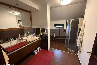 Casă cu 6 camere cu Teren 5100 Mp în Central - 16