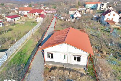 Casă cu 3 camere cu Teren 1237 Mp în Ghioroc - 1
