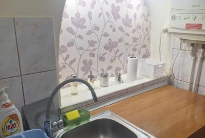 Inchiriez apartament pe strada Toamnei nr 1 - 4