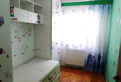 INCHIRIEZ apartament 3 camere ,renovat,zona Centrala INCHIRIEZ apartament 3 camere ,renovat,zona Centrala - 9