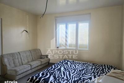 Casă cu 4 camere semidecomandat cu Teren 1440 Mp în Central