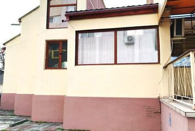 Spațiu comercial, de 270 mp, în Central - 7