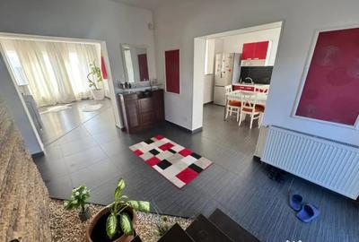 Casă cu 7 camere cu Teren 960 Mp în Central