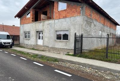 Casă cu Teren 830 Mp în Vinga